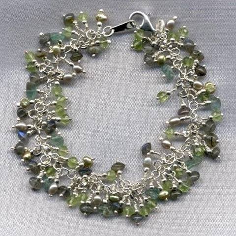 LARQUE Originals - Caviar Bracelet with Labradorite and Peridot Stones